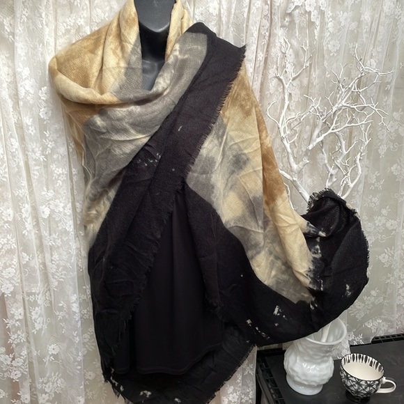The Coziest Warm Fall Shawl Scarf Wrap. Camel/Yellowish Cream & Black Large - Picture 6 of 10